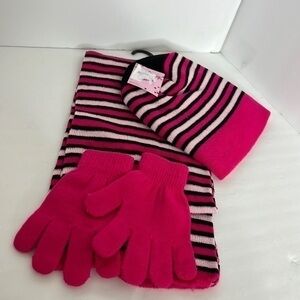 KIDS APPAREL CLUB, HAT AND GLOVES AND SCARF SET
